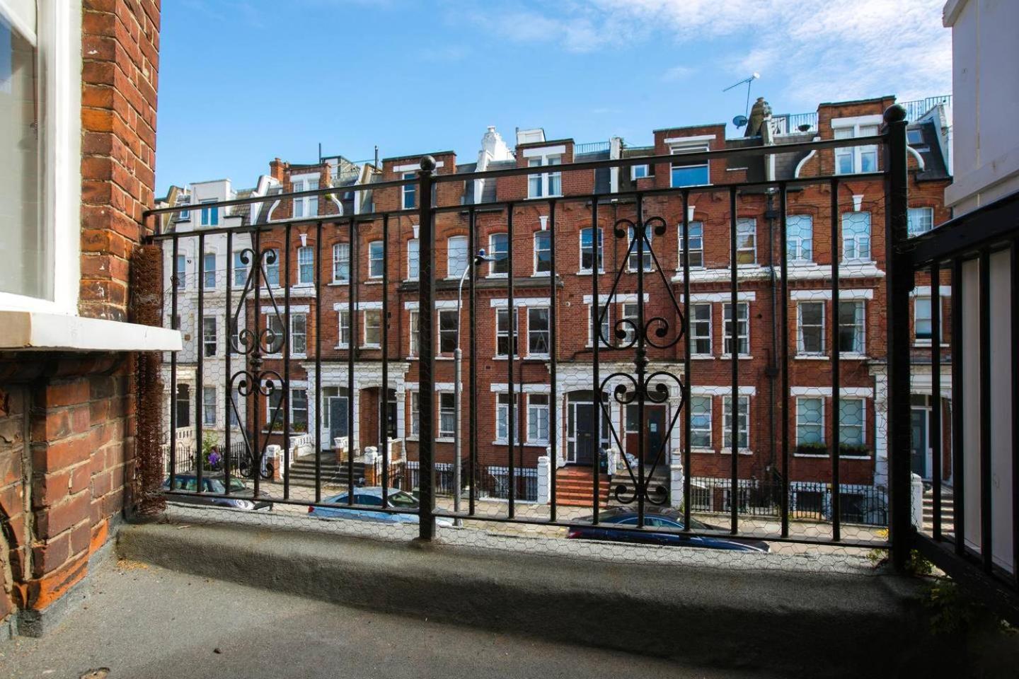Guestready - West Kensington Home W/Balcony Лондон Екстер'єр фото